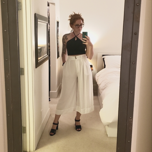Wide-cut White Culottes – 6  - Picture 1 of 5